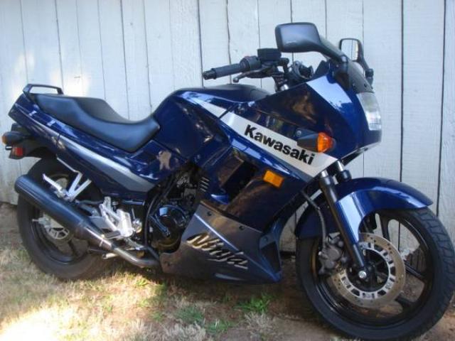 2004 Kawasaki Ninja 250 low miles bike, title. Good starter motorcycle